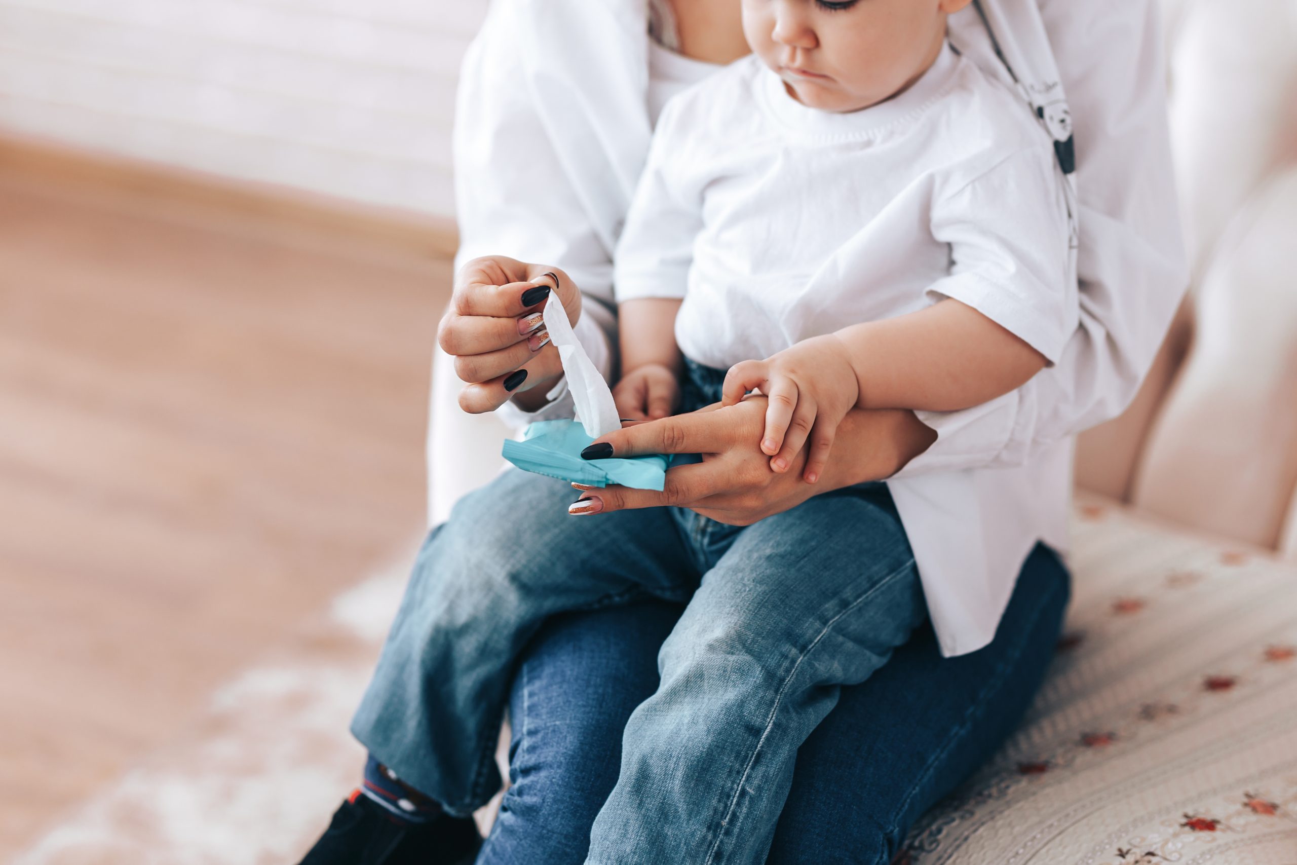 Mother,And,Child,Wipe,Their,Hands,With,Disinfectant,Wipes,,How